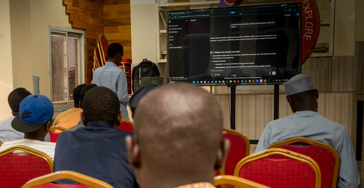ChadInnov's tweet image. 📸 Highlights from our Intro to AI &amp;amp; ChatGPT on Mobile session! 🤖📱From understanding how it works to real-life use cases all from a smartphone. AI is now in your pocket. Ready to explore?
#AI #ChatGPT #Tech4All #DigitalSkills #Chad #MobileLearning @NTikum @ResilienceSahel