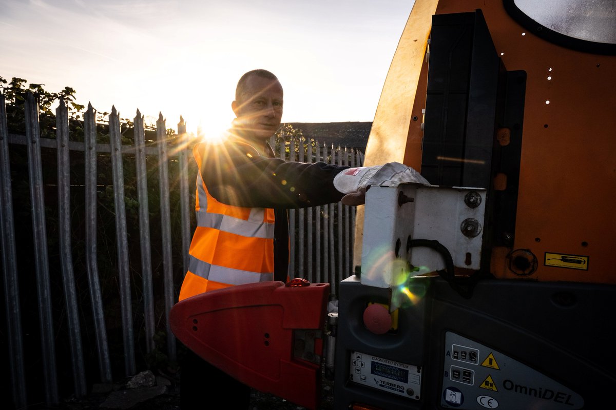 ‼️ From Friday 20 to Friday 27 June: our waste crews will be starting bin collections earlier in the day due to the heat

👉 Please put your bins out the night before or by 6am on the day of collection

📢 Please help us to spread the word by letting friends and neighbours know