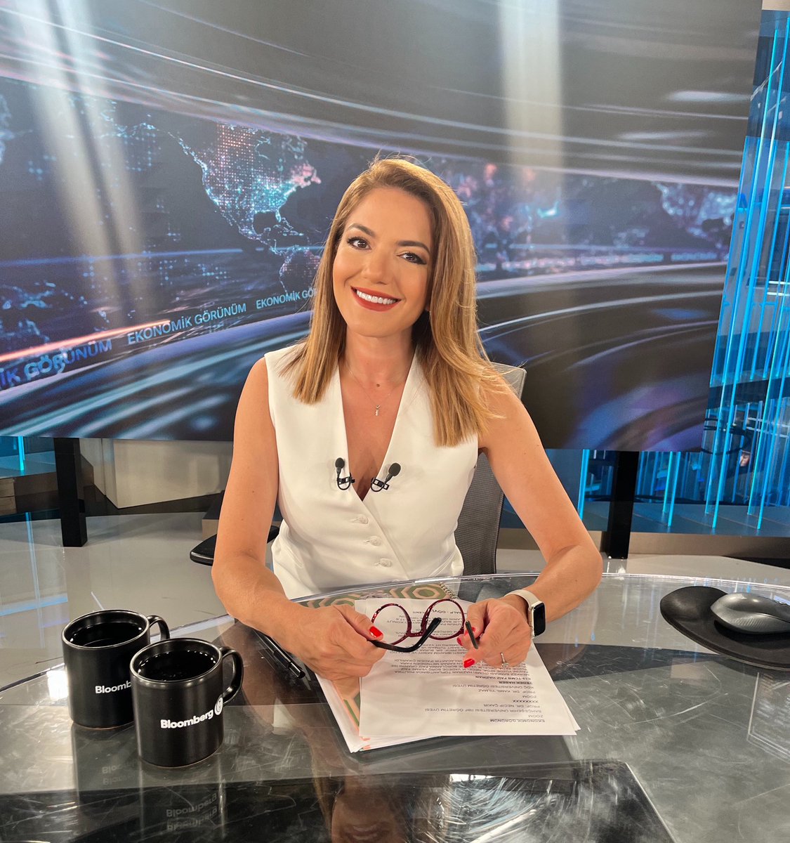 Ekonomik Görünüm başladı
<a href="/BloombergHT/">Bloomberg HT</a> de w/<a href="/ncakir_ec/">Necip Çakır</a> ve <a href="/kamilyilmaz_/">Kamil Yılmaz</a>