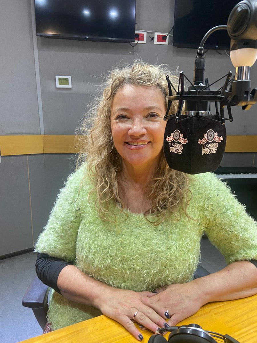 la2x4's tweet photo. [Visitas a la radio] Hoy en #ConexiónDeTango Paula Sterczek recibió a @patmalanca @Tangomalanca y a Walter Romero. Adelantaron su espectáculo "Catunga orquestado-Solo Contursi" en el @CAFFierro y cantaron en vivo en el programa. https://t.co/zpiVXaEPYs