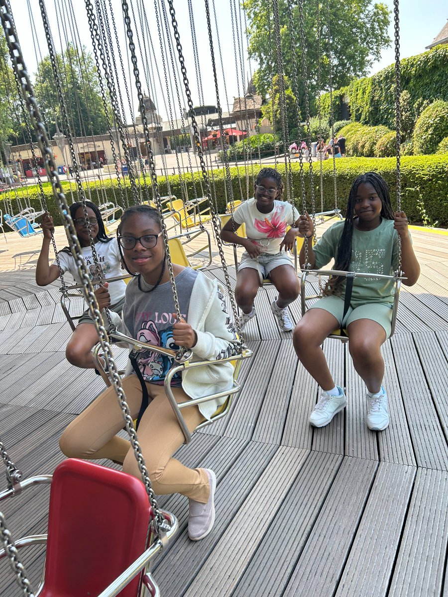 🎢 Sunshine, laughter &amp; fearless fun! Our brilliant Year 8 Battlefielders had a blast at Bellewaerde today with thrills, spills and memories to last a lifetime. 💦🙌 

From rollercoaster screams to splash zone dreams, it was non-stop joy! ☀️🎠

#FunInTheSun #EnrichmentWeek