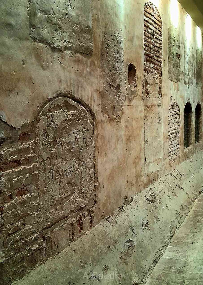 -Los cementerios de Caracas- (1906) de Manuel Landaeta Rosales, expone el paso de los camposantos eclesiásticos de esta ciudad hacia los de carácter laico.

Su texto es uno de los #valoresvenezolanos que mejor dibuja el ancestral esmero caraqueño por enterrar a sus difuntos...