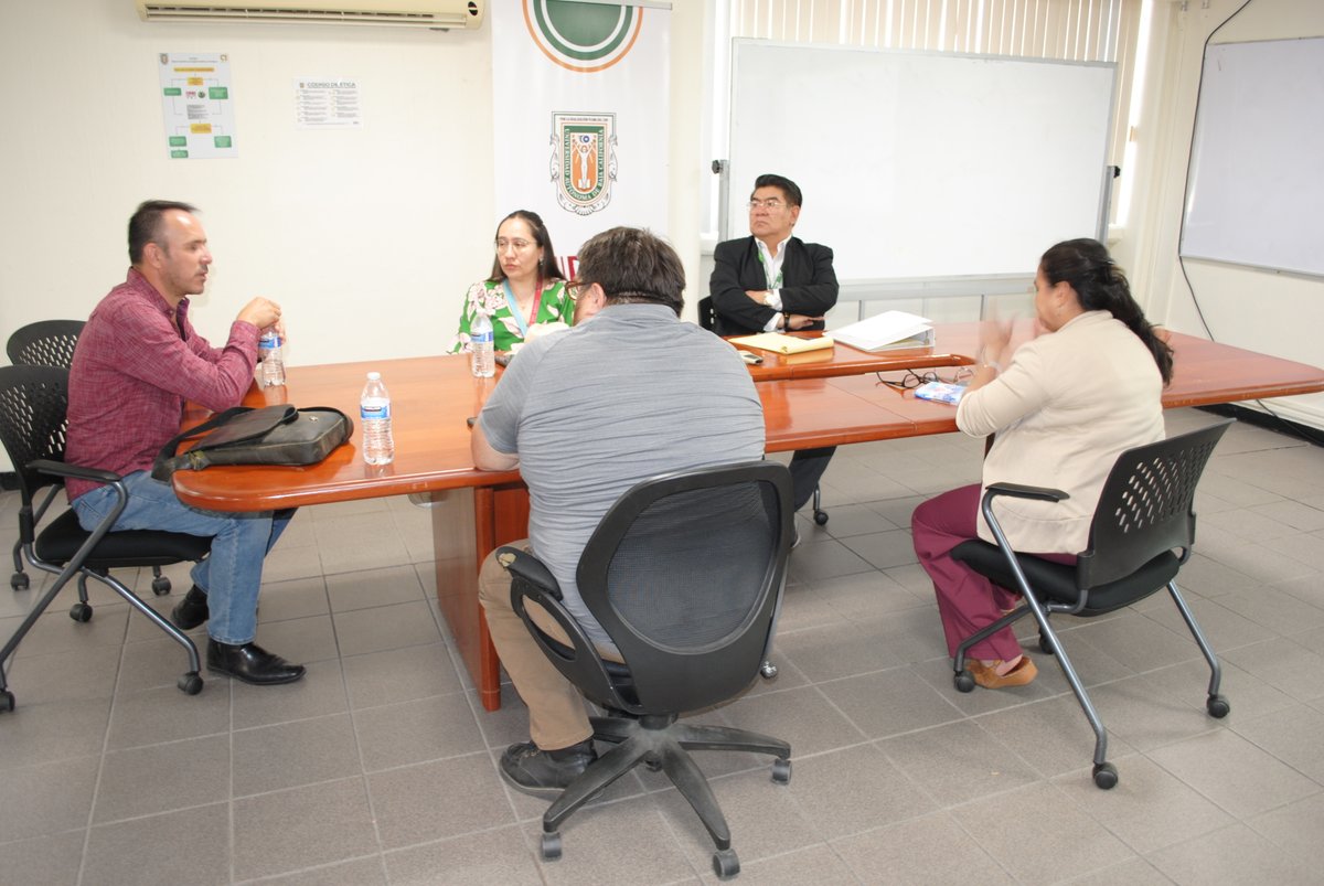 HISTORICAS_UABC's tweet image. 📷 El día de hoy tuvieron una reunión de trabajo nuestros investigadores y miembros del Cuerpo Académico Historia y Desarrollo Regional con el Dr. Carlos Ríos-Llamas de la Facultad de Arquitectura y Diseño del Campus Mexicali de la UABC.
#historia #arquitectura #uabc #Tijuana