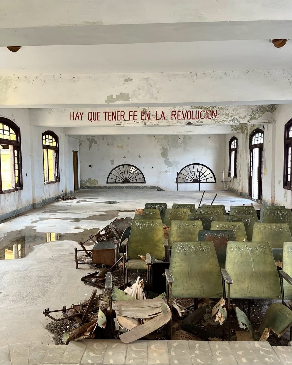 Hay que tener fe en la revolución. Foto del día en Cuba.