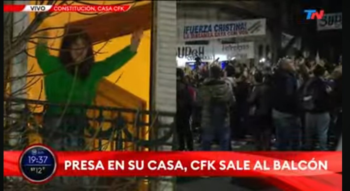 Igualdad ante la ley???
Presa?
Esto es vergonzoso
Y que harán las autoridades??
Que país generoso. Siguen haciendo lo que quieren. No tenemos remedio