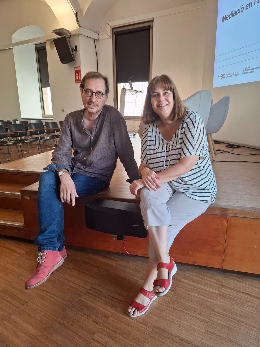 MartaFdezJurjo's tweet photo. Taula rodona "Nous formats de difusió i prescripció" amb @LluisAgusti, professor @FIMA_UB, #MarinaPorras, prof., crítica literària i escriptora i #UriolGilibets, director pòdcast Llegir. Jornada "Mediació en l'àmbit del llibre i la lectura" @icec_cat @sdeicec al @cececebe. #PNLL https://t.co/3XdWIIuA8Q