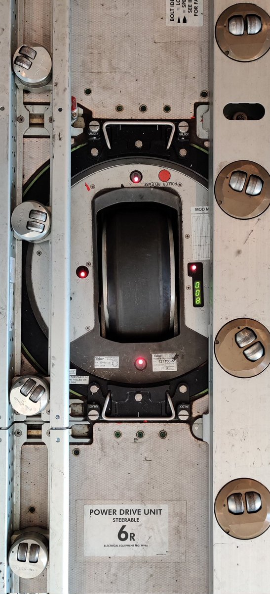 Anderson_Greg_'s tweet image. Powered Drive Unit on the -8.