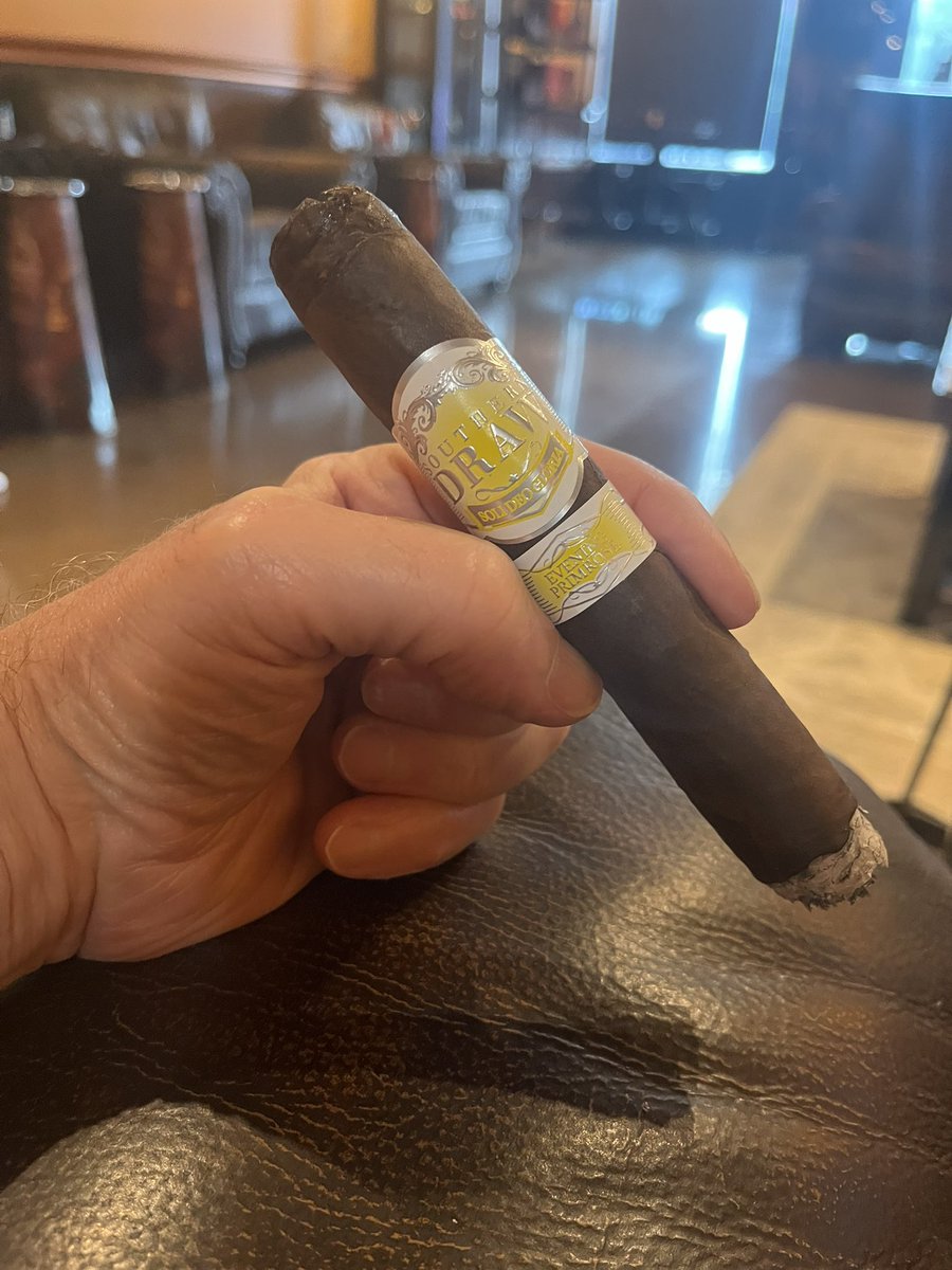 Perfect way to end the day with a Evening Primrose by @southerndrawcigars