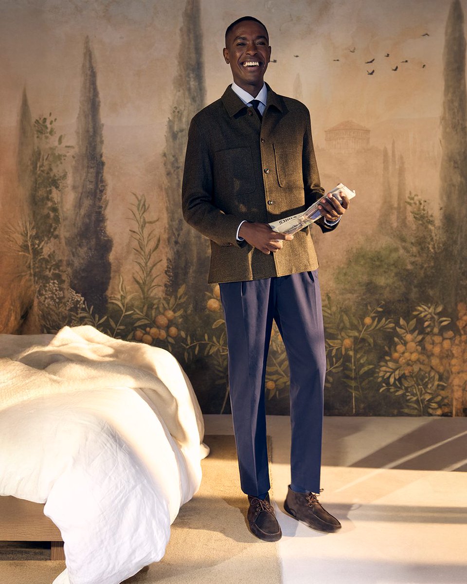 Dive into a new Pre-Fall collection of refined essentials that set the tone for the season. Let the magnetic charm of #CHMatryoshkaBag guide you through it.
#CHCarolinaHerrera