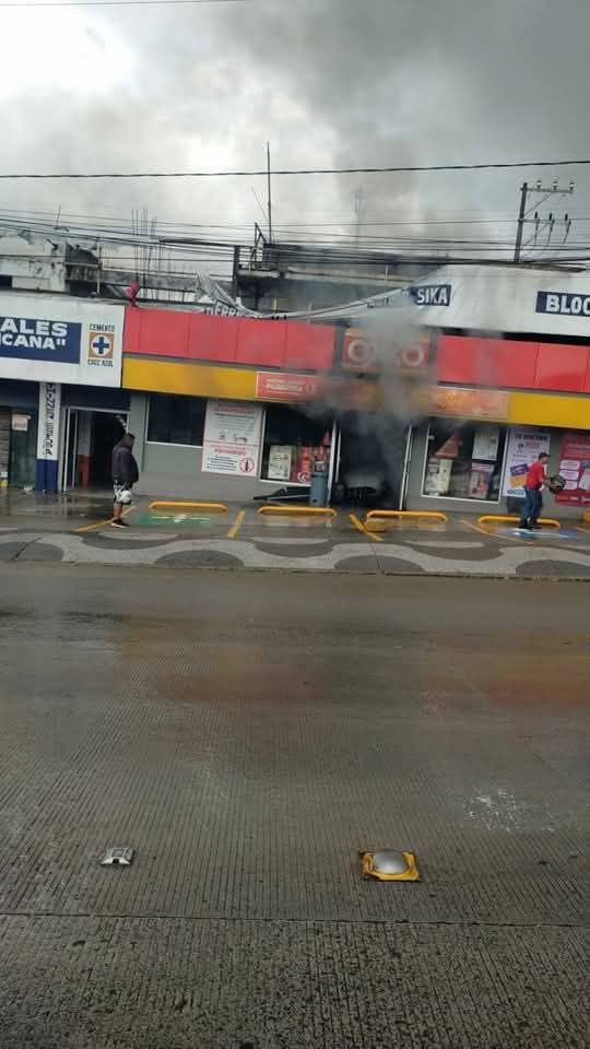 EXENI (@exeni) on Twitter photo No es broma!
Ante hechos violentos en Zitácuaro, gobierno municipal pidió a la ciudadanía evitar transitar por el libramiento J. Múgica y la zona del Ex Caballito
📸 de <a href="/CesarHdzNoti/">César Hernández ✌🏾👳🏾♂️ Así nomás</a> No es broma!
Ante hechos violentos en Zitácuaro, gobierno municipal pidió a la ciudadanía evitar transitar por el libramiento J. Múgica y la zona del Ex Caballito
📸 de <a href="/CesarHdzNoti/">César Hernández ✌🏾👳🏾♂️ Así nomás</a>