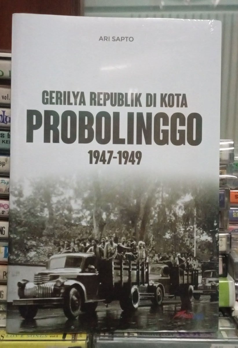 Dalam revolusi 1945-1950,  Ofensif yang dilakukan Belanda berhasil menguasai kota-kota besar dan strategis dan mendudukinya. Keadaan ini melahirkan konsep gerilya urban atau gerilya dalam kota. 
Harga Buku Rp 70.000
Pesan ke WA  0888-2542-292