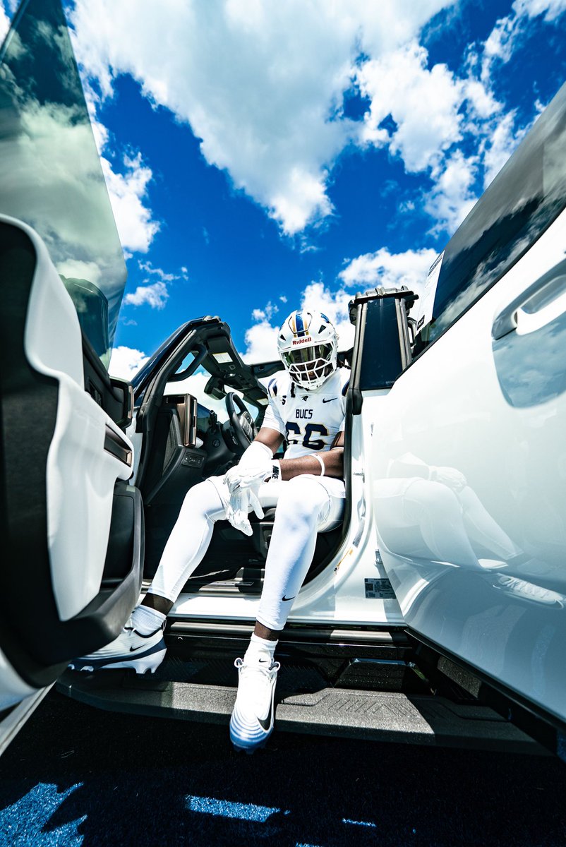 Quandrebrooks7's tweet image. That southern hospitality!! Thank you a lot for having me and my mom!! @CoachLMartin @GabeGiardina @CoachTrev55 @Coach_EDavis @DLive1087 @CoachKWorden