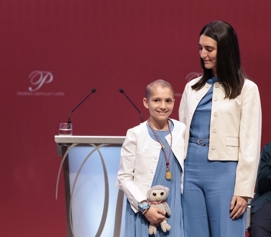 mariacmpfg's tweet image. Como ya sabéis, ayer recibí el Premio a los Valores Humanos y Sociales de la Junta de Castilla y León… ¡y aún no me lo creo! Va a ser un día que no podré olvidar nunca.
Quiero dar las gracias a todos los que habéis pensado en mí para algo tan bonito.
Seguimos sumando,os quiero🥰