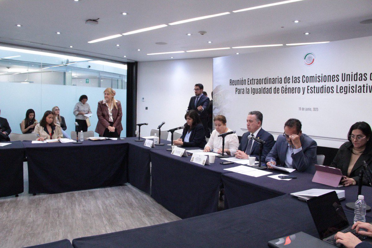 Porque #EsTiempoDeMujeres, en la Primera Reunión Extraordinaria de las Comisiones Unidas de Gobernación; Para Igualdad de Género y Estudios Legislativos aprobamos por unanimidad destacar y valorar el papel fundamental que las mujeres han desempeñado en la transformación de