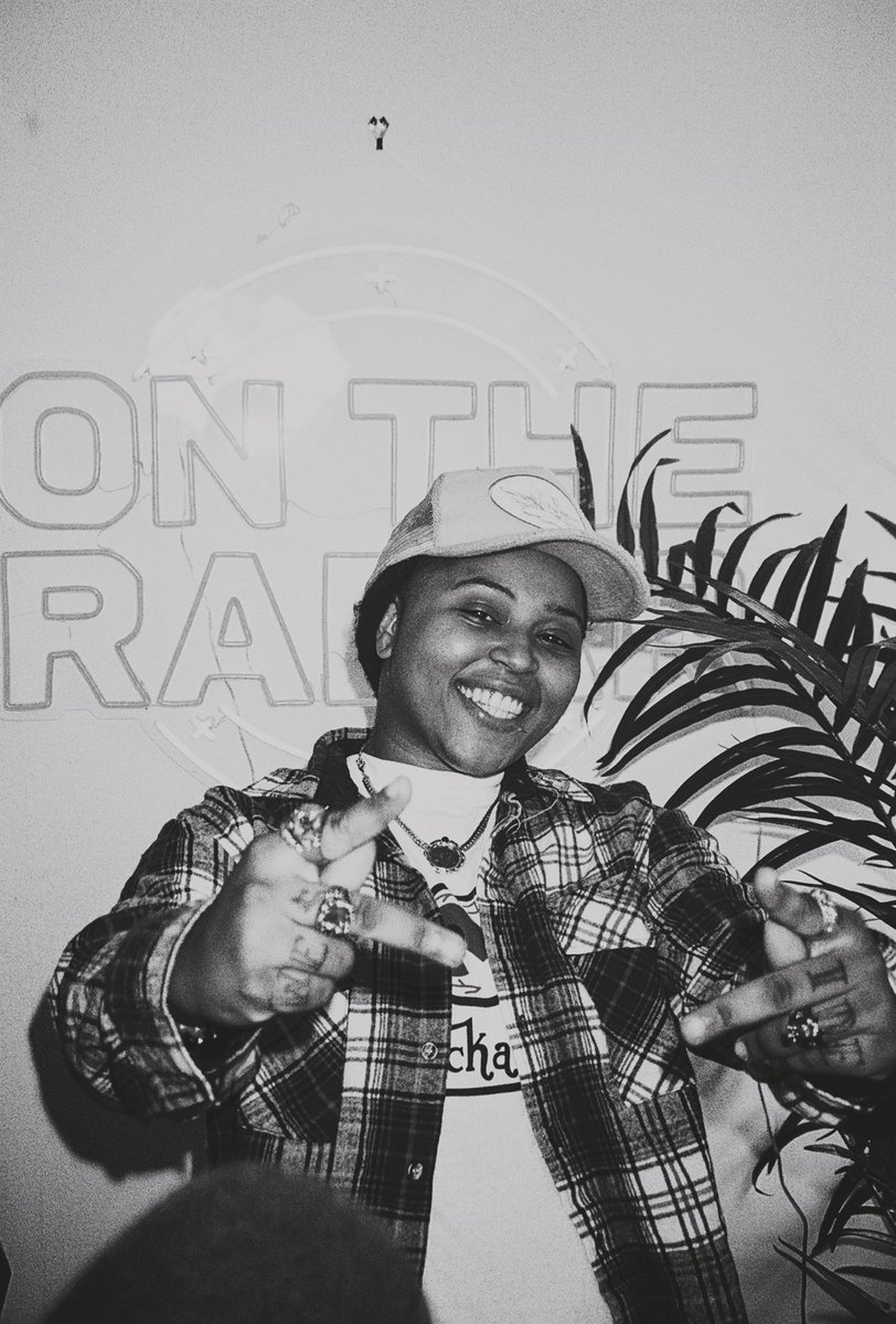 FENDIHOOSKIE's tweet image. BLACK FURRIES ROLL
CALL THREAD FOR JUNETEENTH‼️✊🏽

IM FENDI AKA @_SLEAZYEZ IRL

I’m a Alt Rap/Rnb musician &amp;amp; visual art designer!! I’ll be going on tour in august &amp;amp; I often perform at cons with @MAJICREC - I also own @PINKSOCIALCLUB !!