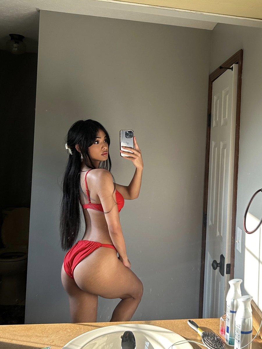 love a good mirror selfie ❤️