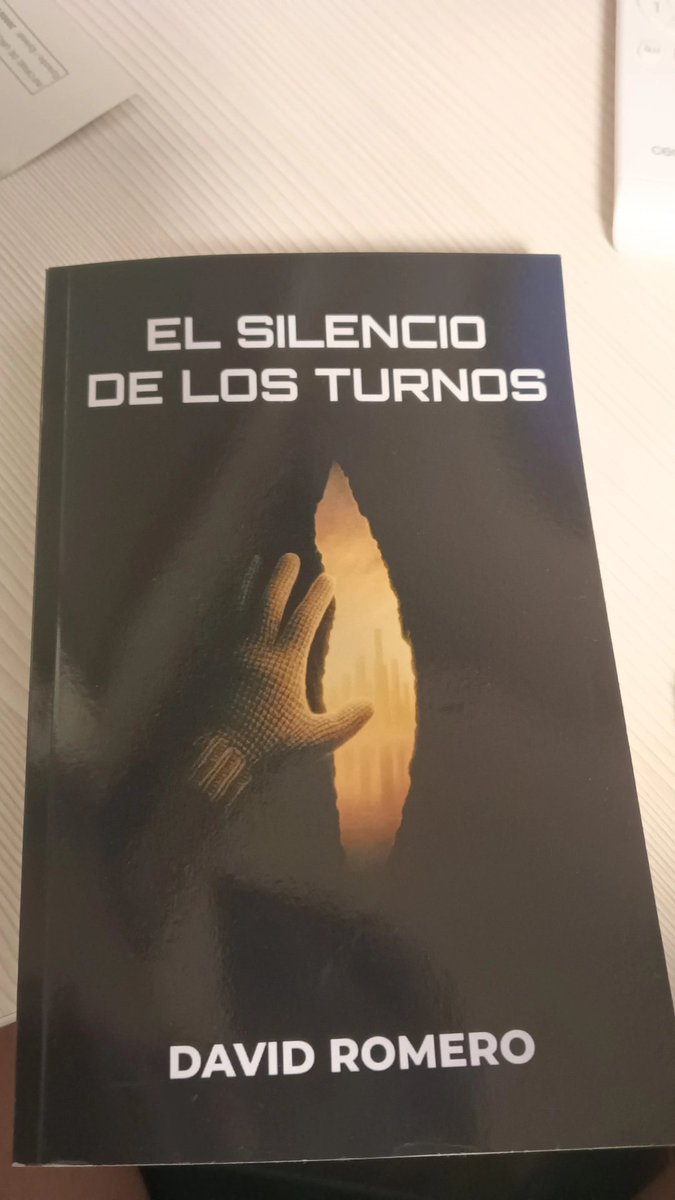 drmata201's tweet image. Me ha llegado esta tarde, vamos a empezar esta obra maestra escrita por @Dazrbn (no he leído un libro en muchos años) 
Le tengo mucho hype.