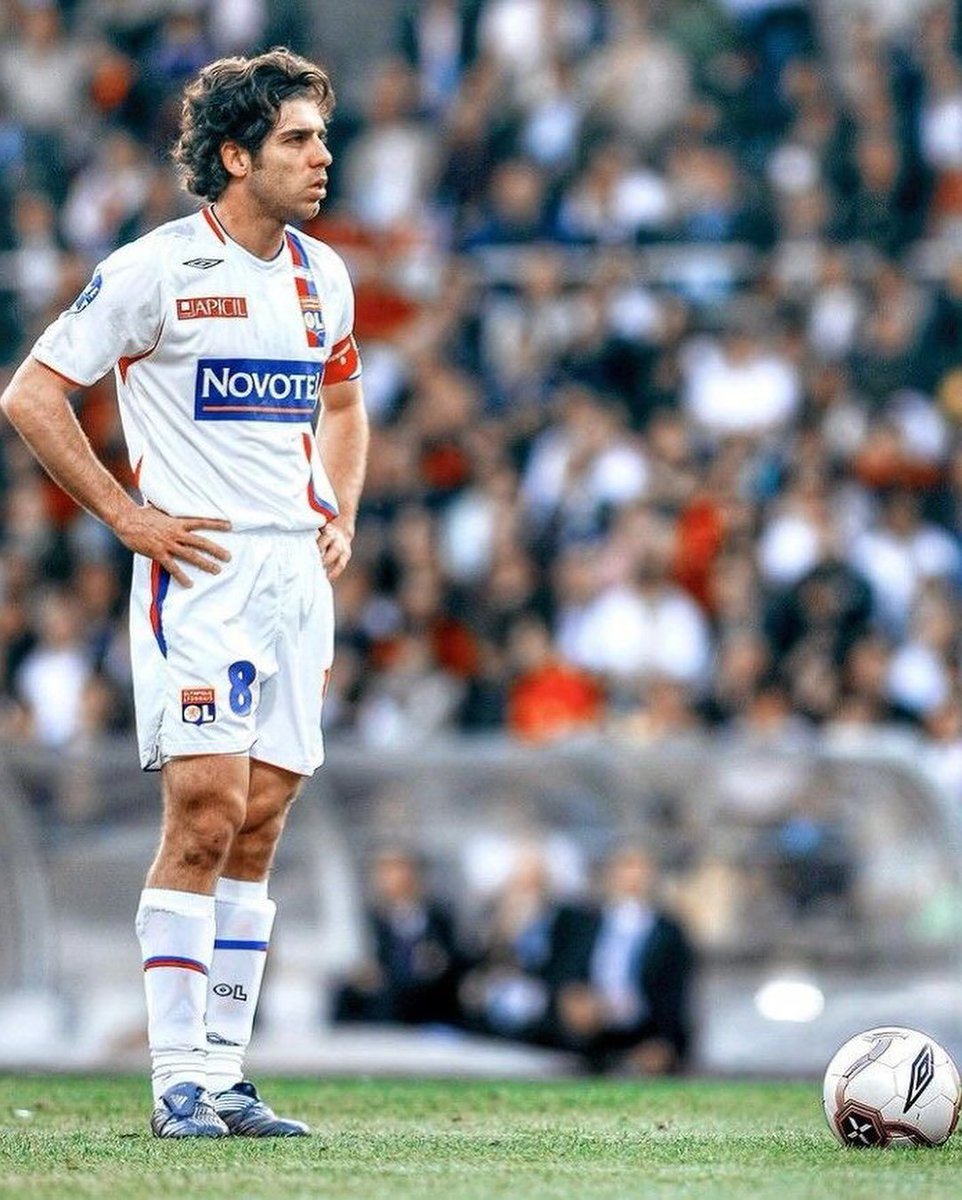 🚨⚽️⚽️⚽️🚨

*— أكثر من سجل من ركلات حرة (فاول) في الـتاريخ:*

🇧🇷 *جونينيو — 77 ركلة*

🇧🇷 *بيليه — 70 ركلة*

🇦🇷 *ليونيل ميسي — 68 ركلة*

🇦🇷 *فيكتور ليغروتاغيلي — 66 ركلة*

🇧🇷 *رونالدينهو — 66 ركلة* 

🏴󠁧󠁢󠁥󠁮󠁧󠁿 *ديفيد بيكهام — 65 ركلة*

🇵🇹 *كريستيانو رونالدو — 64 ركلة*