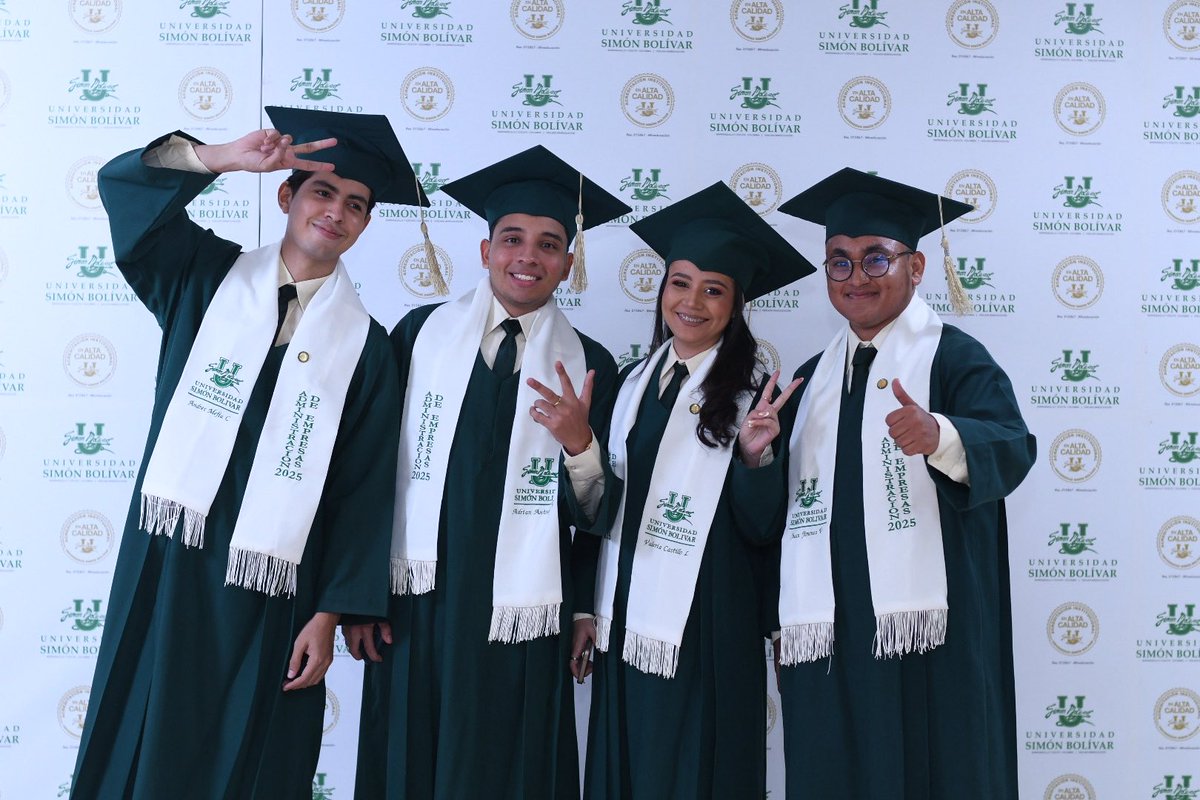 💰¡Graduados con mente de negocio!

👔 Se gradúan los próximos CEO, estrategas y líderes que moverán el mundo empresarial. 📊

💡De la Facultad de Administración y Negocios salen quienes piensan diferente, quienes ven oportunidades donde otros ven problemas.