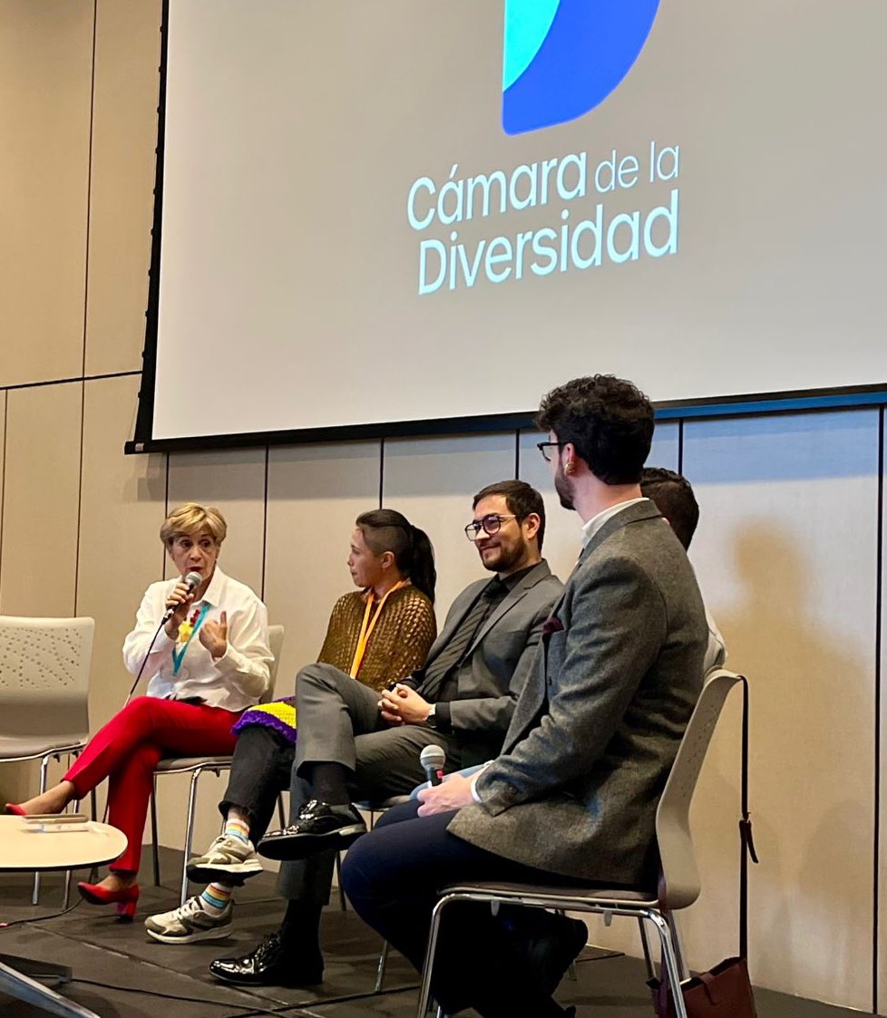 MujerGeneroCund's tweet photo. 🙋♀️Durante #WeTrade2025, la secretaria de la @MujerGeneroCund, @BettyZorro hizo presencia en el panel de encuentro de responsables de políticas sociales y secretarías de Desarrollo Social, un espacio clave para dialogar sobre inclusión, autonomía y desarrollo en el territorio. ✨ https://t.co/3HAdq22yuo