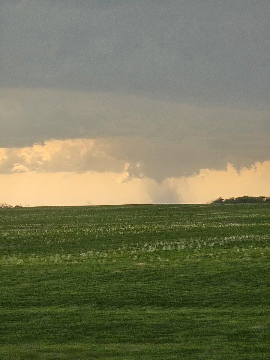 Wow beautiful from a distance right now! 

#skstorm