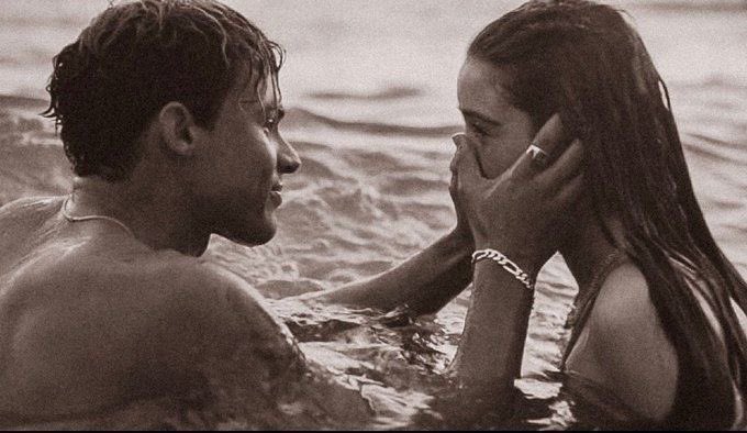 anlatmadım. anlamazdın zaten. anlatamadım. anlayamazdın zaten.