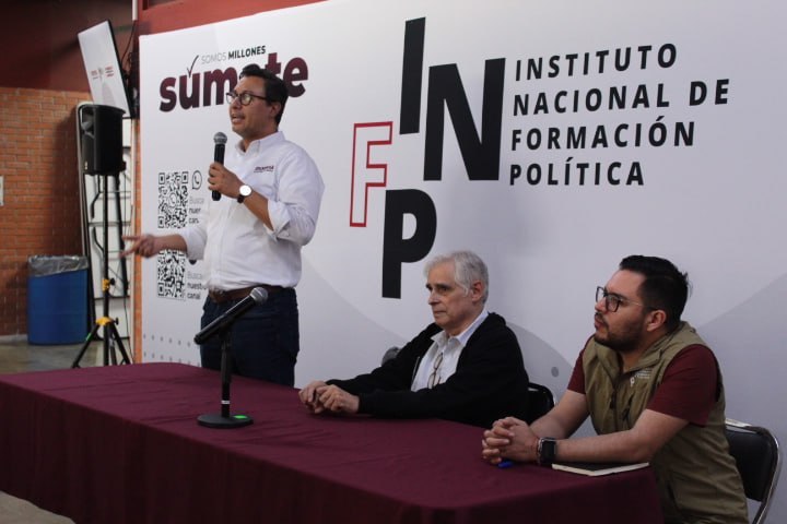PartidoMorenaMx's tweet photo. Desde la convicción de nuestro Partido por profundizar la formación política y reforzar la Revolución de las Conciencias, el día de hoy, el @infpmorena  se reunió con @ivanhzazueta, secretario de Finanzas, para efectuar los trabajos de organización y planeación del Instituto para el segundo semestre del año.

¡Esta es una prioridad del Movimiento y está dirigida a la militancia, a las y los jóvenes y a todo el pueblo de México!