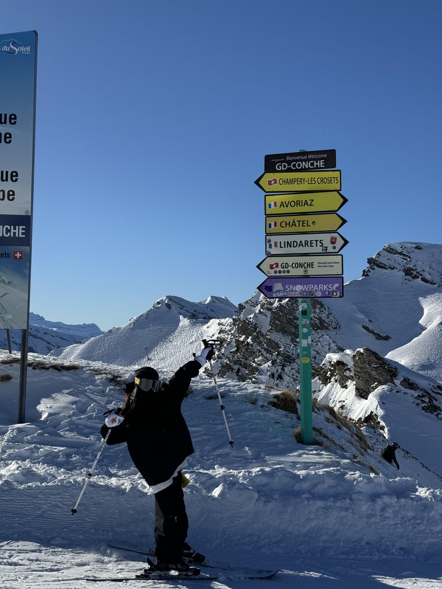 Daisy11190's tweet image. Lost in the mountains, found in the snow. 🏔️#SkiTherapy #ChasingSnow