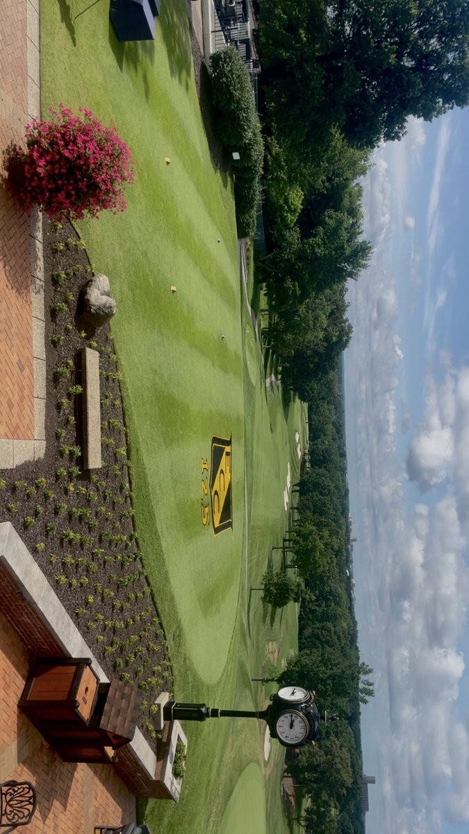 c_roberts11's tweet image. 125th anniversary of ECC and Member/Member tournament begins tomorrow! Rain held off last night to allow the crew to get the course groomed up for our members! Mother Nature has given us quite the fight this year!