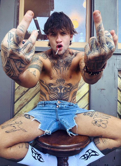 Watch Austin Spears FTM🏳️‍⚧️$3 OF's leaked NSFW photo on TwXstars