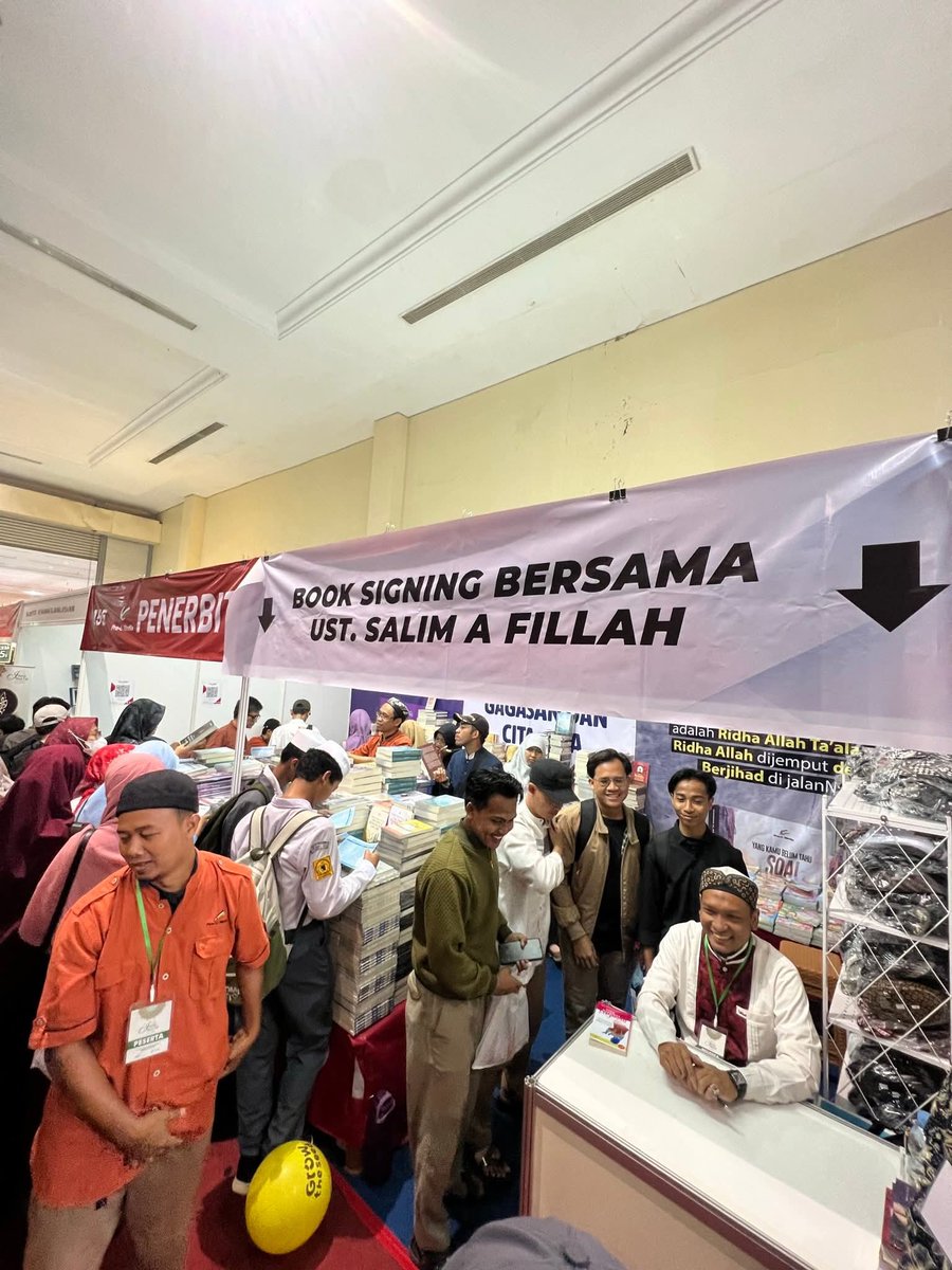 Sama seperti tahun lalu, InsyaaAllah kami akan hadir dan duduk di stand <a href="/proumedia/">proumedia</a>. rumah tempat buku-buku kami lahir dan tumbuh.

Kami akan banyak berbincang, menandatangani buku, mendoakan, dan membersamai teman-teman yang hadir. Sampai bertemu Jumat-Ahad di Stand 177-178 ya 🙂