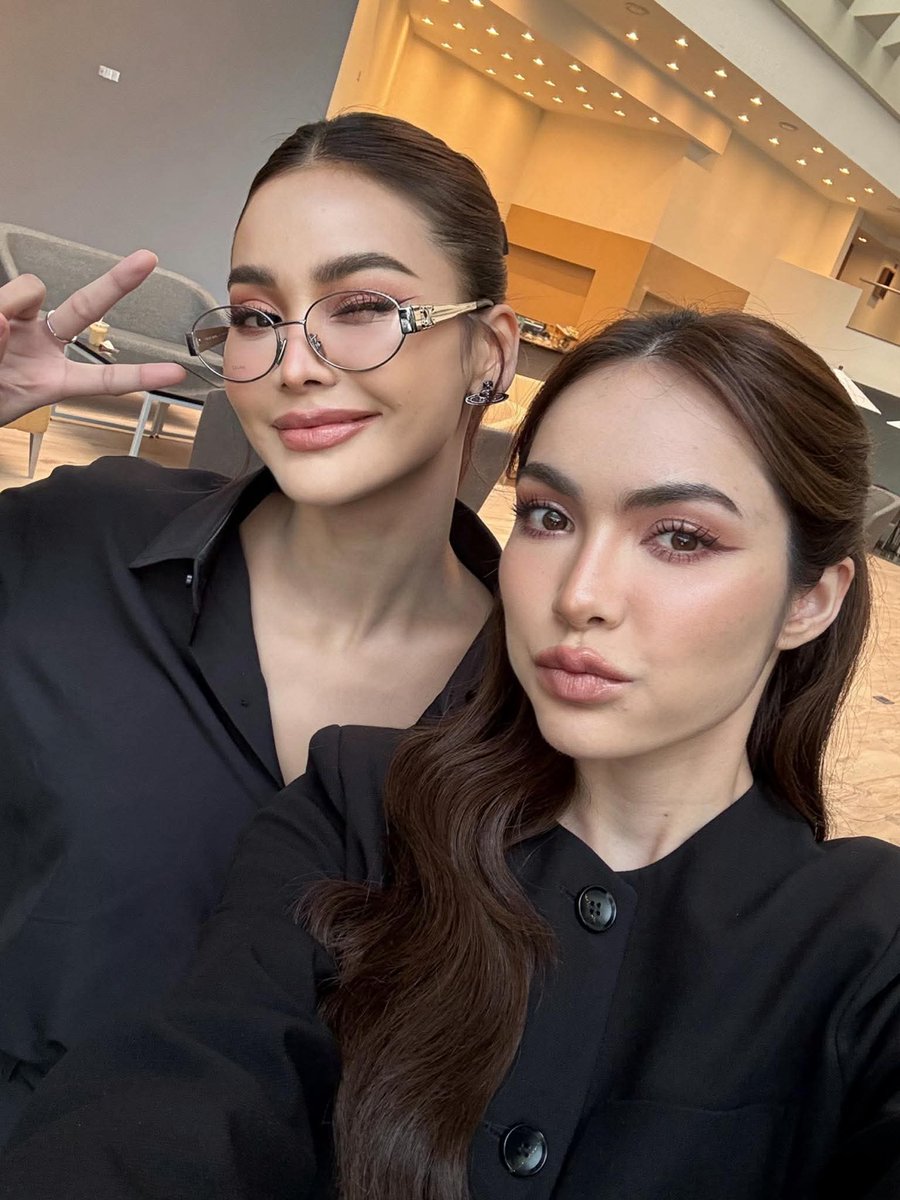 yulirvi's tweet photo. Listas para la reunión con el embajador de Tailandia en MX ❤️

#ENGLOTBrazilMexicoTour25
#EngLot1stFMinMexico
#อิงล็อต #Englot https://t.co/2686r7Akky