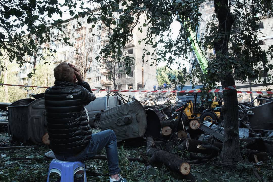 ♌🇺🇲🇬🇧. Not only buildings are destroyed — lives are shattered.
Kyiv endured over 8 hours of air raid alerts.
Russia struck residential areas with Shahed drones and ballistic missiles. 🤬
Search and rescue operations are still underway.

#GermanLions  #UkraineWillWin