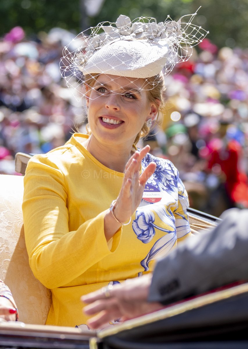 King Charles is joined by Princess Beatrice, Zara &amp; Mike Tindall and Duke &amp; Duchess of Edinburgh on Ladies Day at Royal Ascot. #Royals  #ascot #RoyalAscot #KingCharlesIII #Sophie