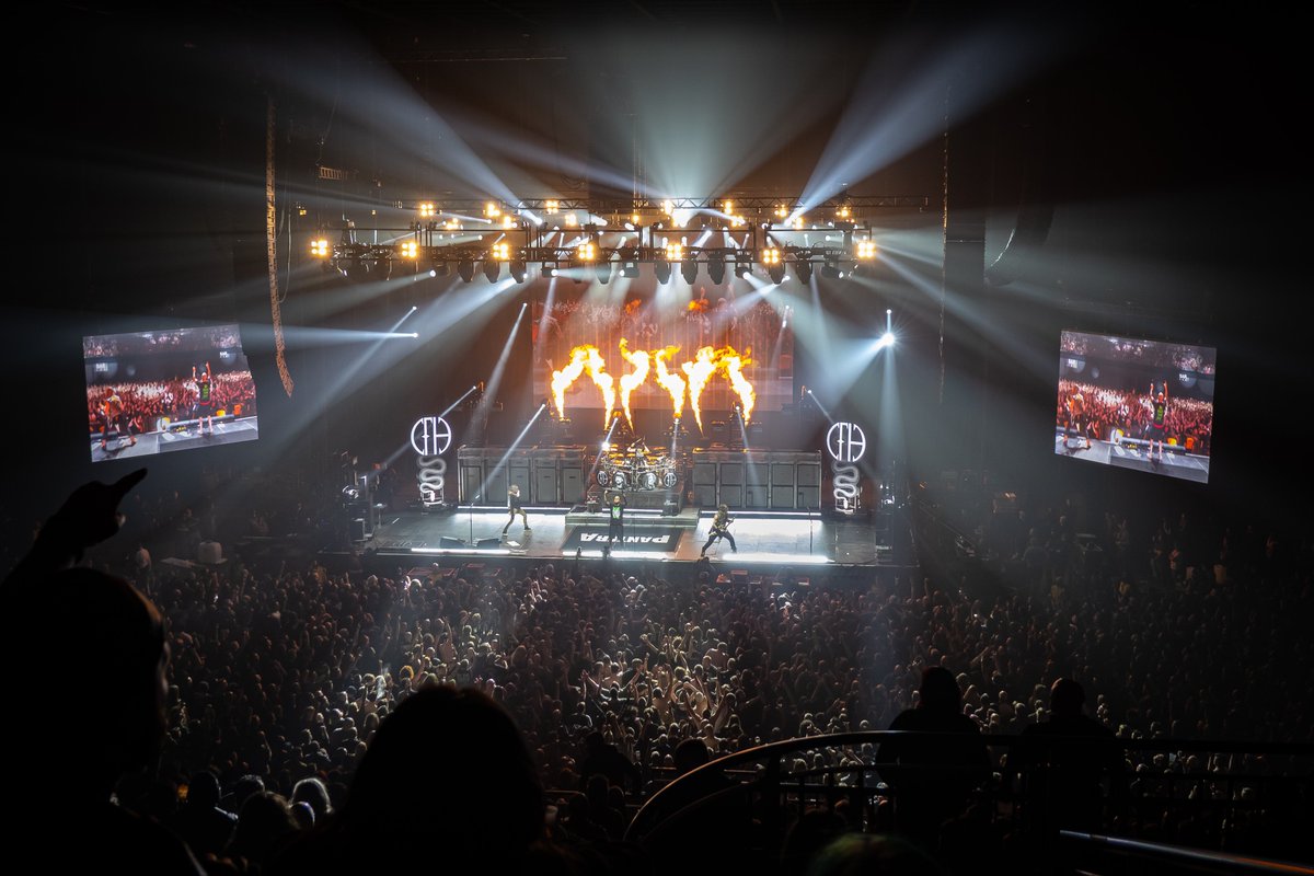 Nick_Baker777's tweet image. #ThrowbackThursday to 4 months and 1 day ago, to a truly fkn awesome night when I travelled all the way up to Leeds to see @Pantera 🤘
Bad idea going just a couple of days before another return trip to NYC, but it was worth all the pain.
Hope they return to the UK soon!
#Leeds…