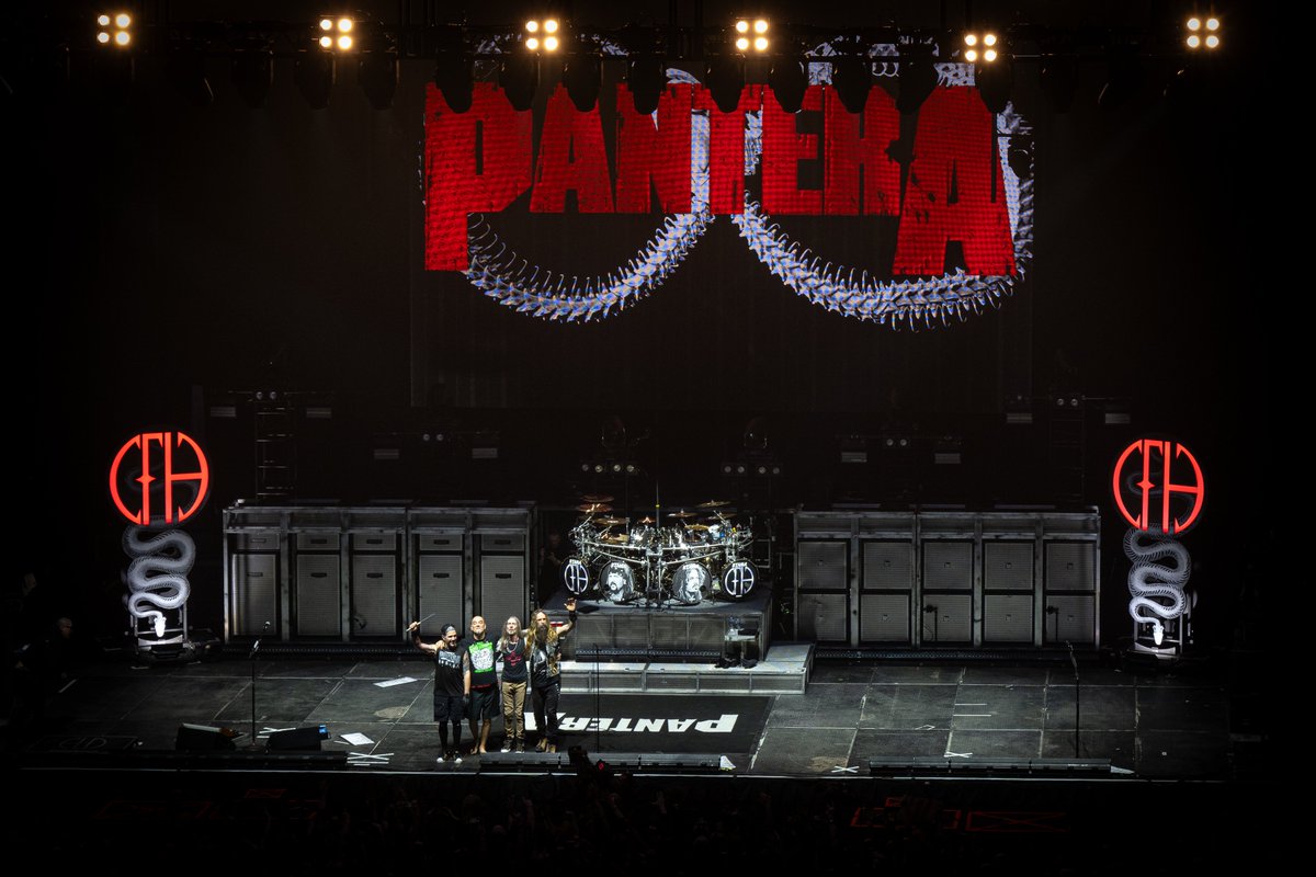 Nick_Baker777's tweet image. #ThrowbackThursday to 4 months and 1 day ago, to a truly fkn awesome night when I travelled all the way up to Leeds to see @Pantera 🤘
Bad idea going just a couple of days before another return trip to NYC, but it was worth all the pain.
Hope they return to the UK soon!
#Leeds…
