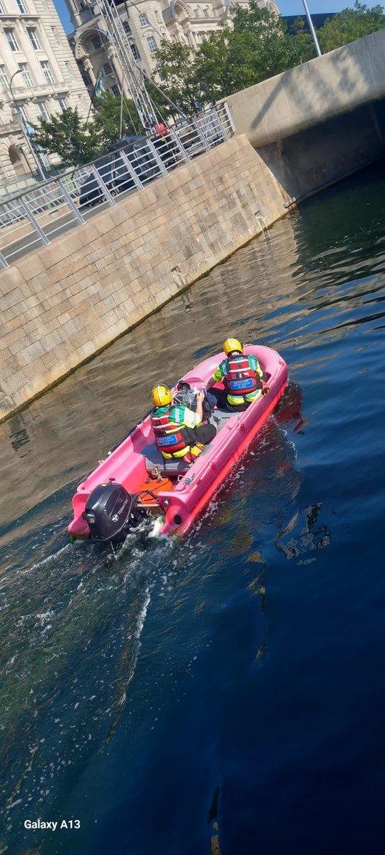 spacebug2k's tweet image. We're providing water safety cover at @OTWFLiverpool - good weather, good music, good atmosphere 🌞 🎶 ✨️
#liverpool #charity #OTWF