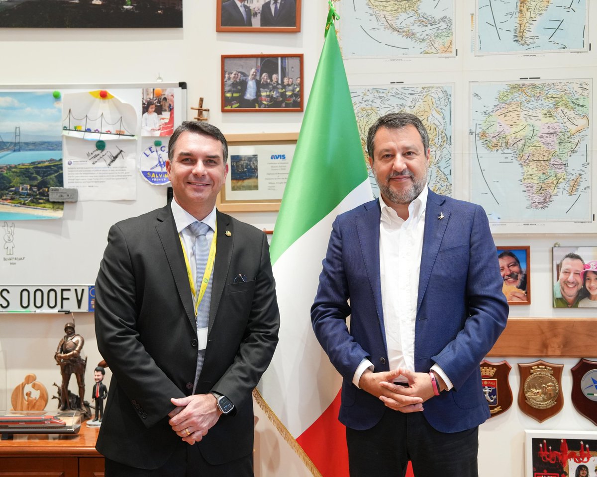 Matteo Salvini (@matteosalvinimi) on Twitter photo Um prazer encontrar <a href="/FlavioBolsonaro/">Flavio Bolsonaro</a>, senador e filho do ex-presidente. Um diálogo proveitoso, marcado pela histórica proximidade entre nossos países, com uma chamada de vídeo com o amigo <a href="/jairbolsonaro/">Jair M. Bolsonaro</a>, que espero abraçar em breve. Obrigado, avante sempre! 🇮🇹🇧🇷 Um prazer encontrar <a href="/FlavioBolsonaro/">Flavio Bolsonaro</a>, senador e filho do ex-presidente. Um diálogo proveitoso, marcado pela histórica proximidade entre nossos países, com uma chamada de vídeo com o amigo <a href="/jairbolsonaro/">Jair M. Bolsonaro</a>, que espero abraçar em breve. Obrigado, avante sempre! 🇮🇹🇧🇷