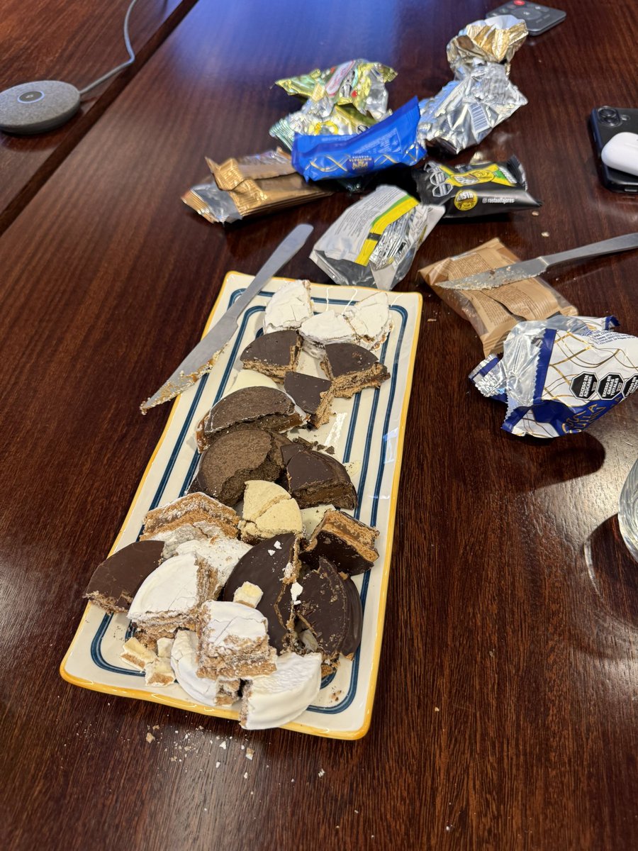 MashaHealy's tweet image. alfajores tasting at a business meeting
the American mind cannot comprehend