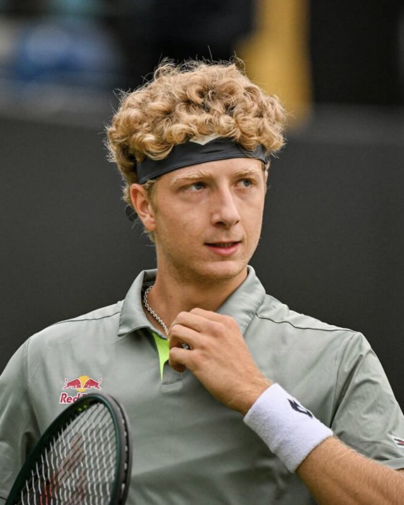 Martín lo vuelve a hacer 😳

Landaluce 🇪🇸 remonta de nuevo un set abajo en el #ATPChallenger de Nottingham, esta vez ante el francés Atmane por 6-7 6-2 6-3

Bravo, Tintín 👏 ¡Seguimos!

📸 Martín Landaluce