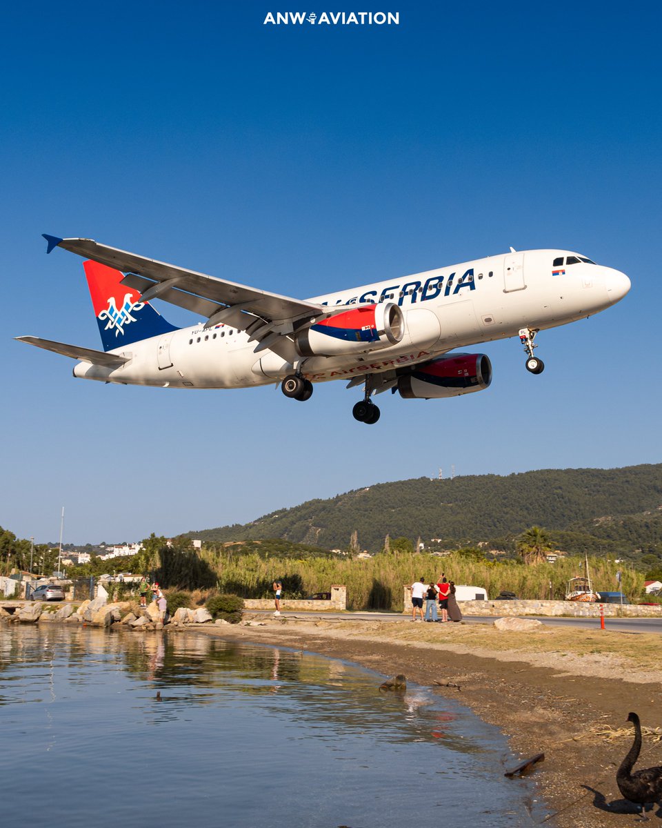 Skiathos: the Greek paradise for aviation lovers ✈️🇬🇷

Last weekend I found myself in yet another beautiful beach with planes landing just 10 meters above your head.
I mean, look at this Air Serbia landing...these Balkan pilots surprise me over and over again!
#Aviation #Airbus