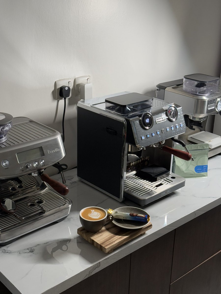 كيف القهوة قادره تغيّر المزاج من تعيس إلى سعيد لهدرجة هذي؟🤎