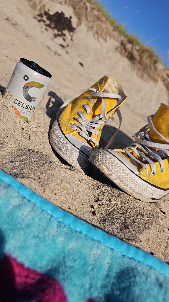 Fansofshy070707's tweet image. Beach time..who&apos;s cuming?