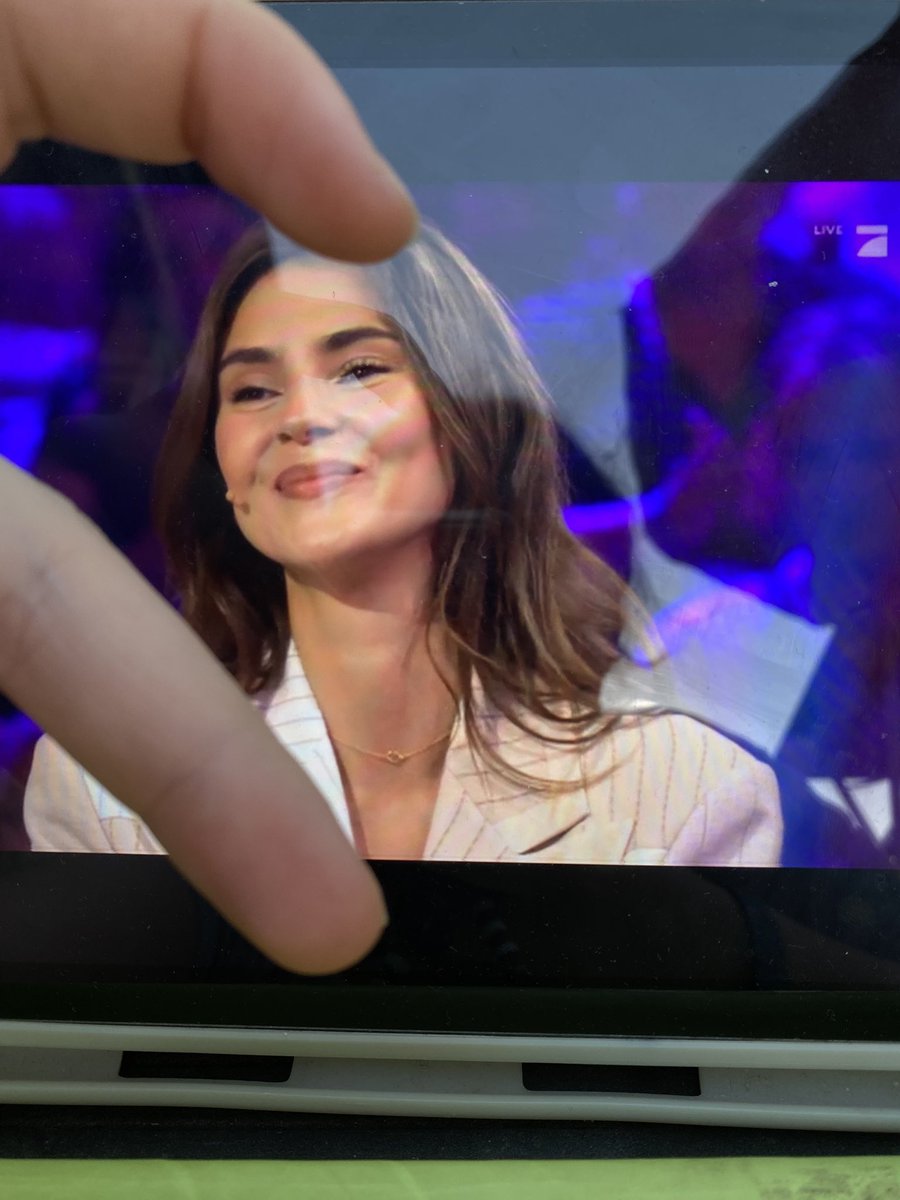 Clara_bowles_'s tweet photo. stefanie giesinger so eine mausi man 
#gntm https://t.co/L64uXQEiwo