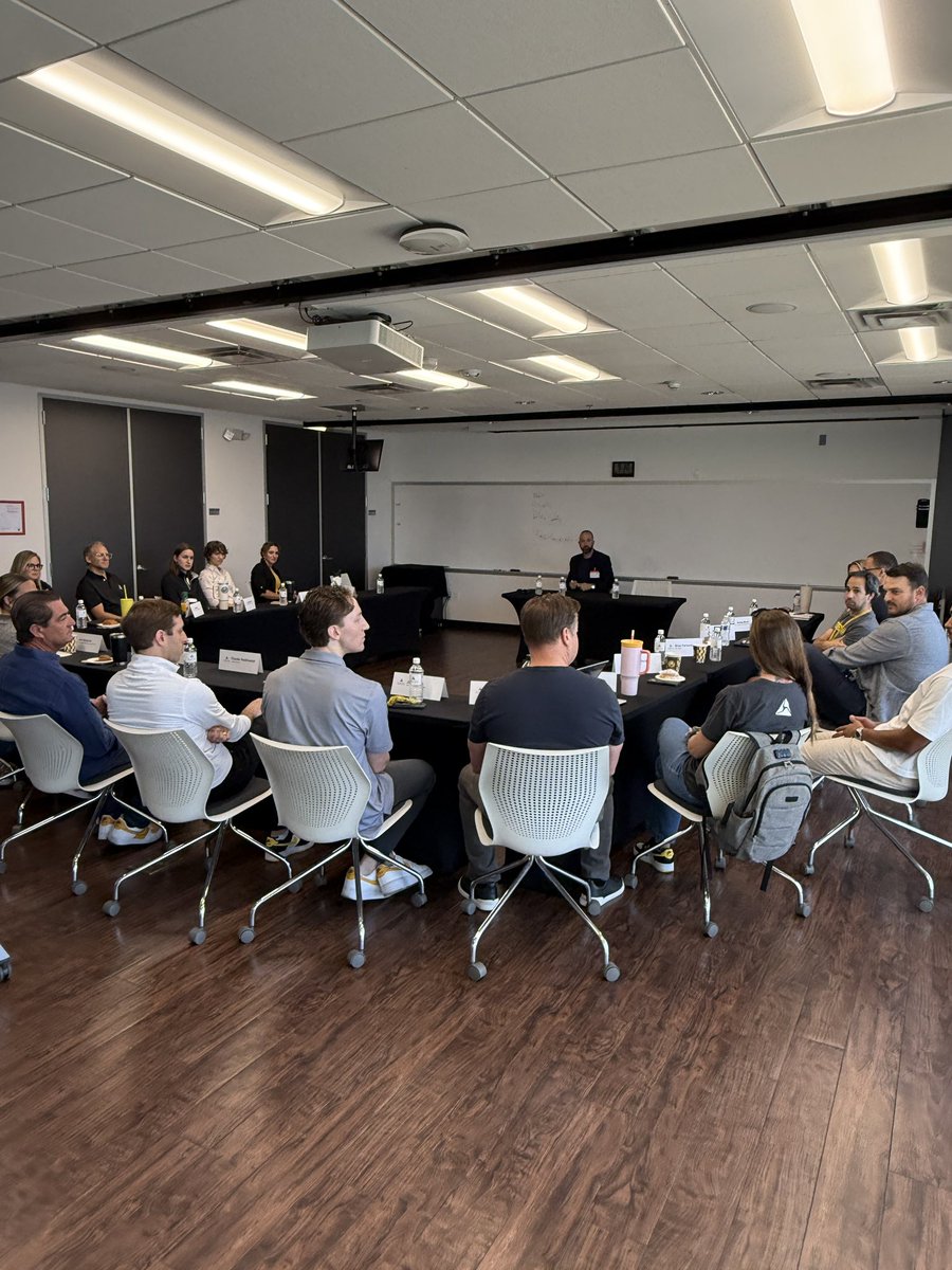 JoshIsner's tweet image. Big thanks to @AdamKwasman for stopping by Axon this morning to talk economic development with some of our leaders. Thanks to Adam for a being a pro-business conservative voice on Council!