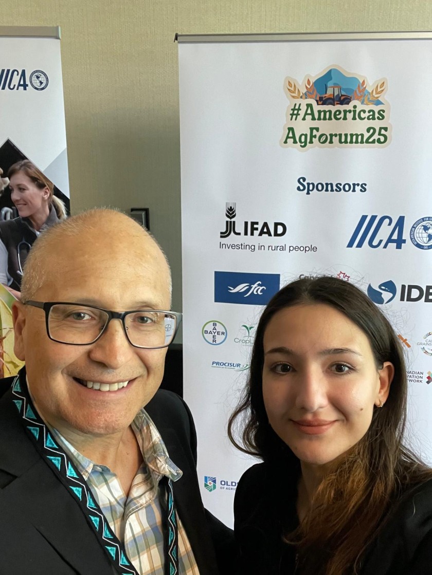 RaminaDimitra's tweet image. Great to attend #AmericasAgForum25 this week!
Loved the farm tour, the forward-looking discussions, and connecting with passionate ag leaders.
Excited about how solutions like @dimitratech can drive #AgTech, #Traceability & #Sustainability in farming. 🌱
#Agriculture #ESG $DMTR