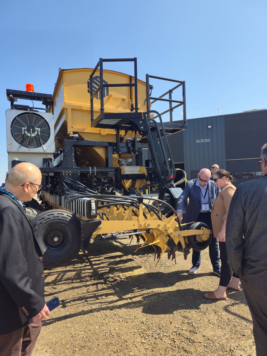 RaminaDimitra's tweet image. Great to attend #AmericasAgForum25 this week!
Loved the farm tour, the forward-looking discussions, and connecting with passionate ag leaders.
Excited about how solutions like @dimitratech can drive #AgTech, #Traceability & #Sustainability in farming. 🌱
#Agriculture #ESG $DMTR