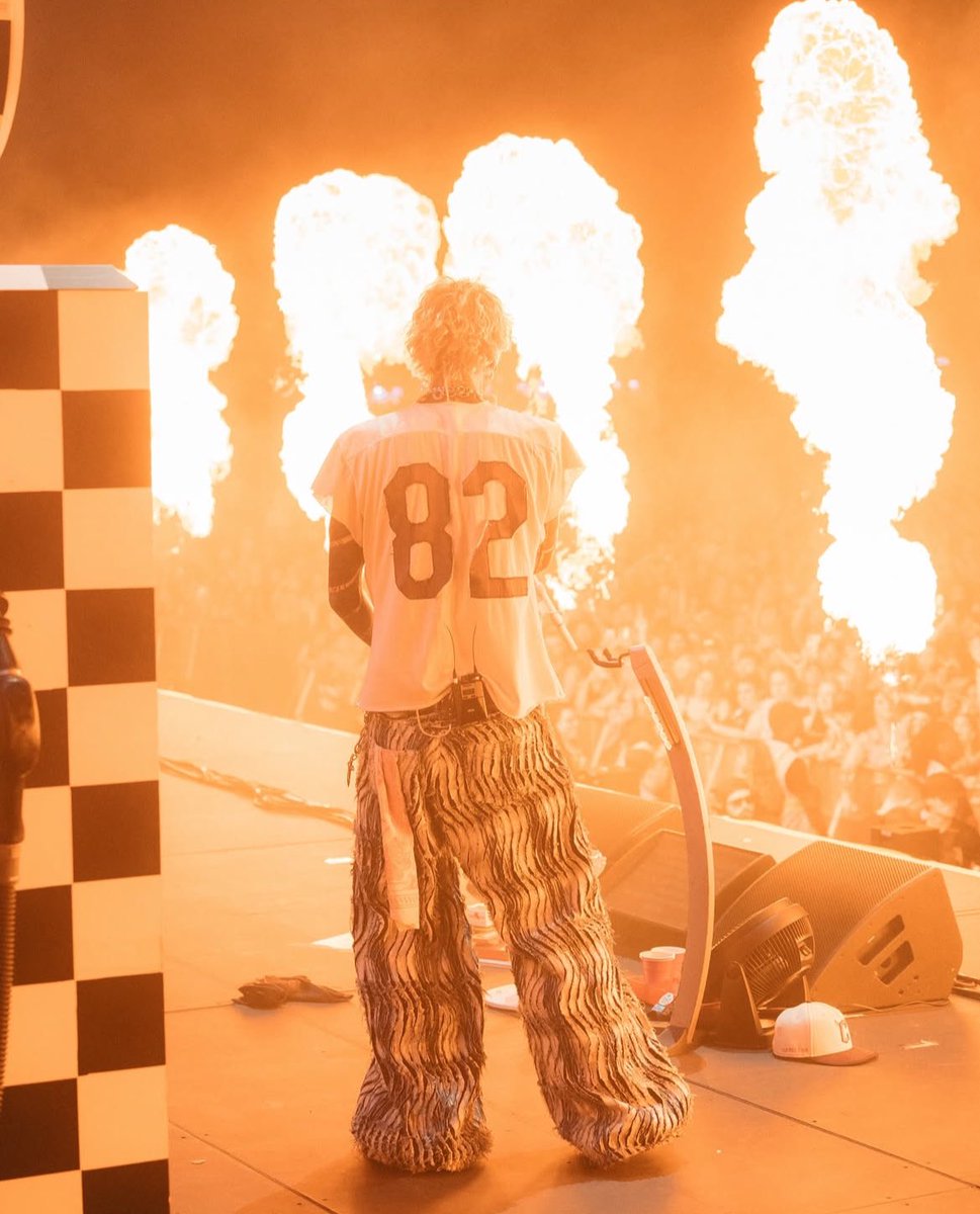 Warped Tour 2025 🔥 
📸 <a href="/SamTCahill/">Sam Cahill</a>