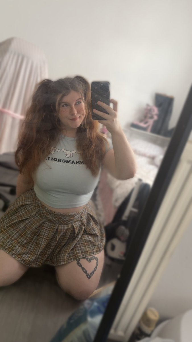 good eveninnn~ do you like my outfit? 🩵