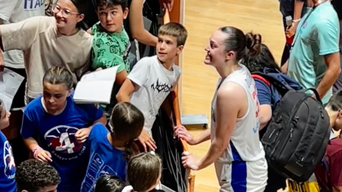 UCLA Women's Basketball (@uclawbb) on Twitter photo Adding “Angela’s personal FIBA photographer” to Coach Tony’s résumé! 📸😂
Coach cheered on <a href="/AngelaDugalic/">Angela Dugalić</a> in Italy at the 2025 Women’s EuroBasket this week! Serbia 🇷🇸 wraps group play at the international competition on Saturday against Slovenia 🇸🇮
#GoBruins Adding “Angela’s personal FIBA photographer” to Coach Tony’s résumé! 📸😂
Coach cheered on <a href="/AngelaDugalic/">Angela Dugalić</a> in Italy at the 2025 Women’s EuroBasket this week! Serbia 🇷🇸 wraps group play at the international competition on Saturday against Slovenia 🇸🇮
#GoBruins